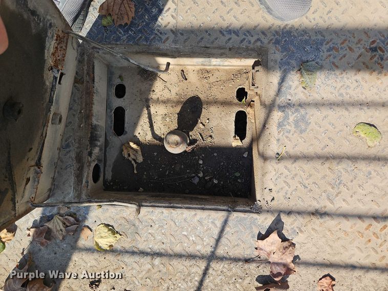 image for item EB8424 Hillsboro flatbed pickup truck bed