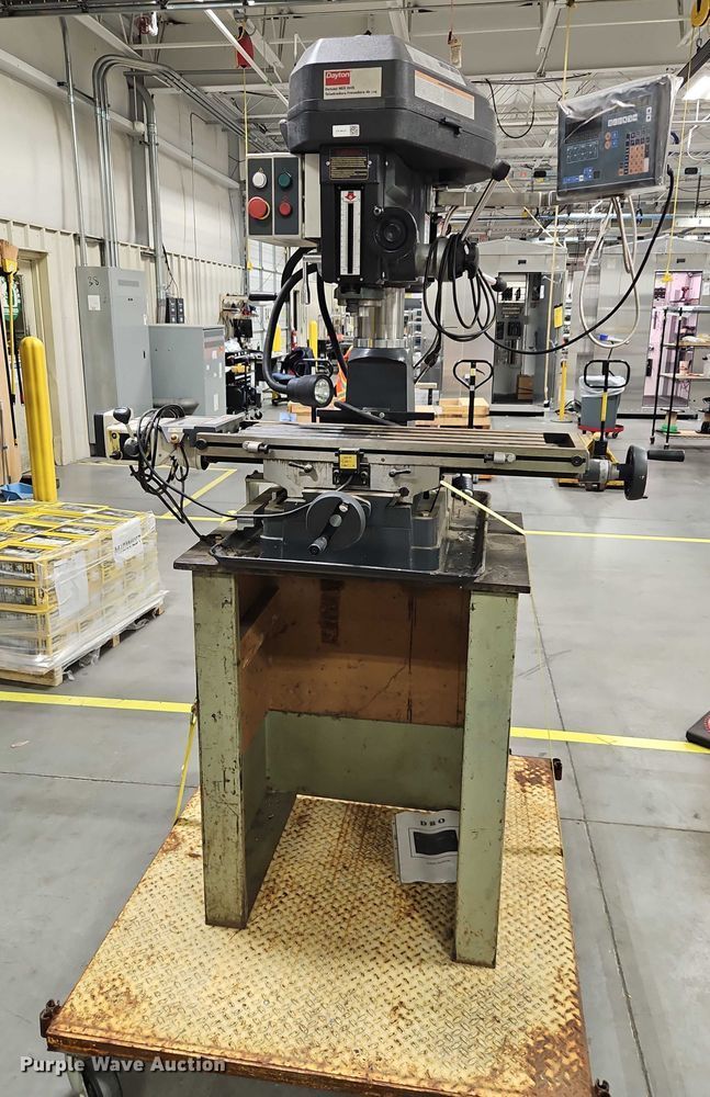image for item EB8434 Dayton 2LKR1 milling machine