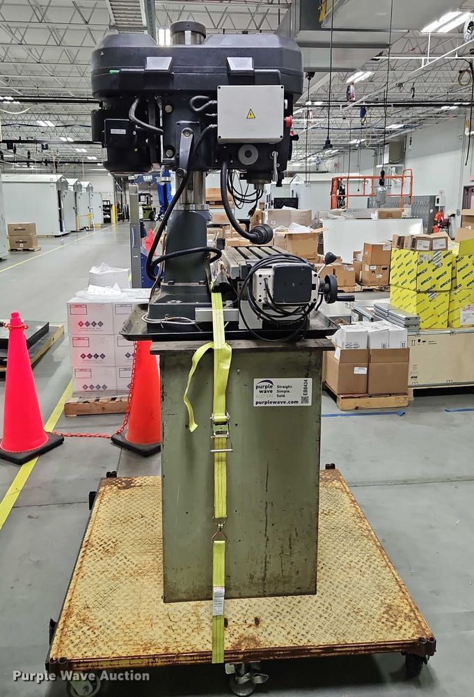 image for item EB8434 Dayton 2LKR1 milling machine