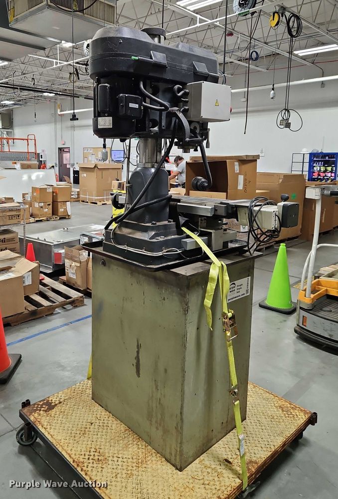 image for item EB8434 Dayton 2LKR1 milling machine