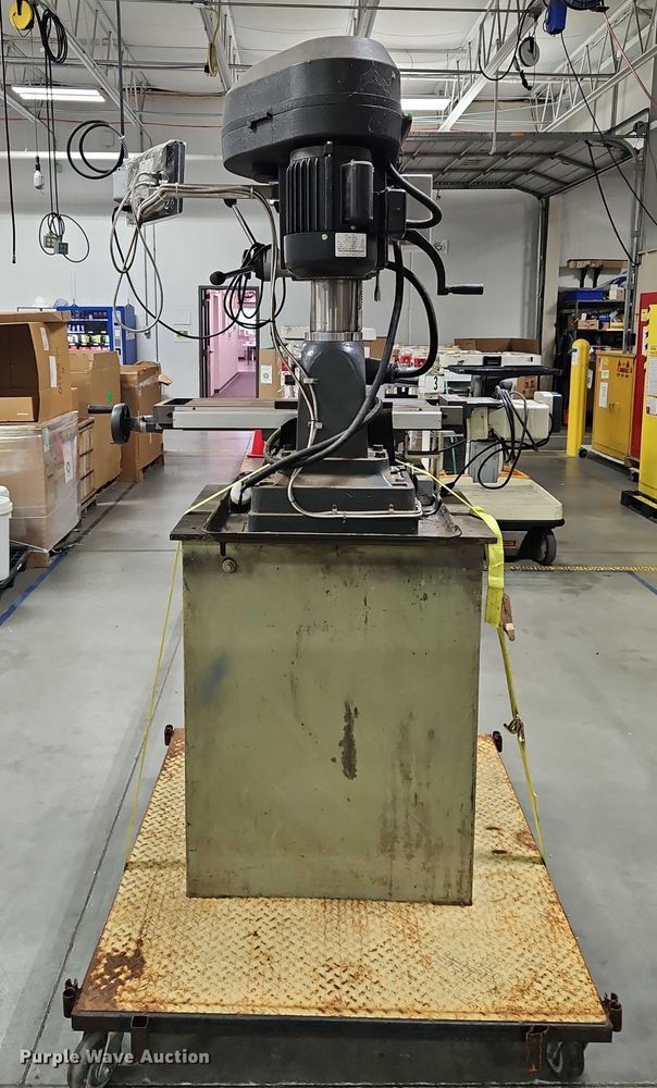 image for item EB8434 Dayton 2LKR1 milling machine