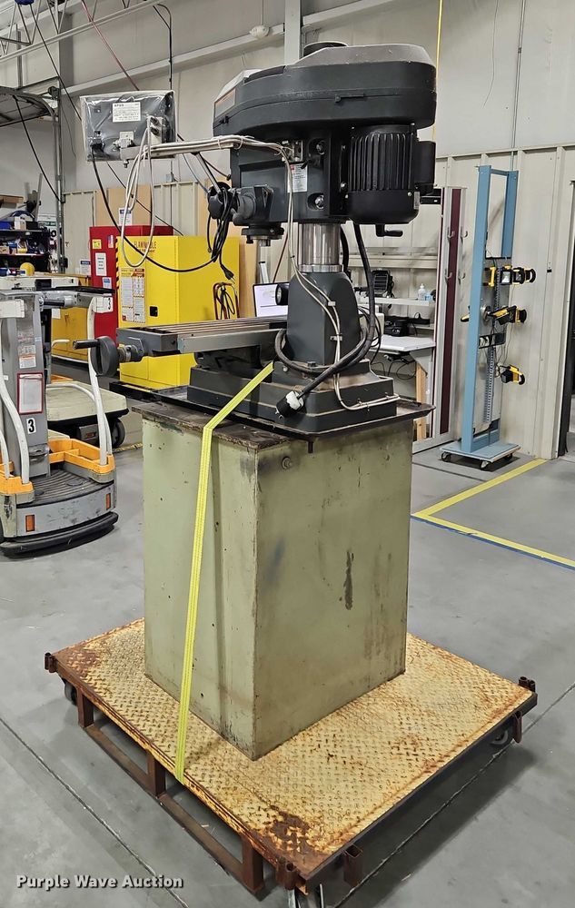 image for item EB8434 Dayton 2LKR1 milling machine