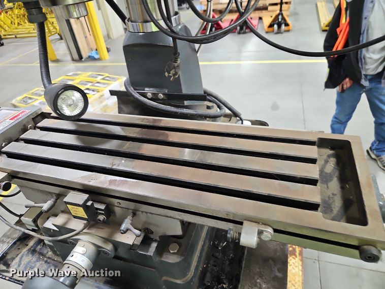 image for item EB8434 Dayton 2LKR1 milling machine