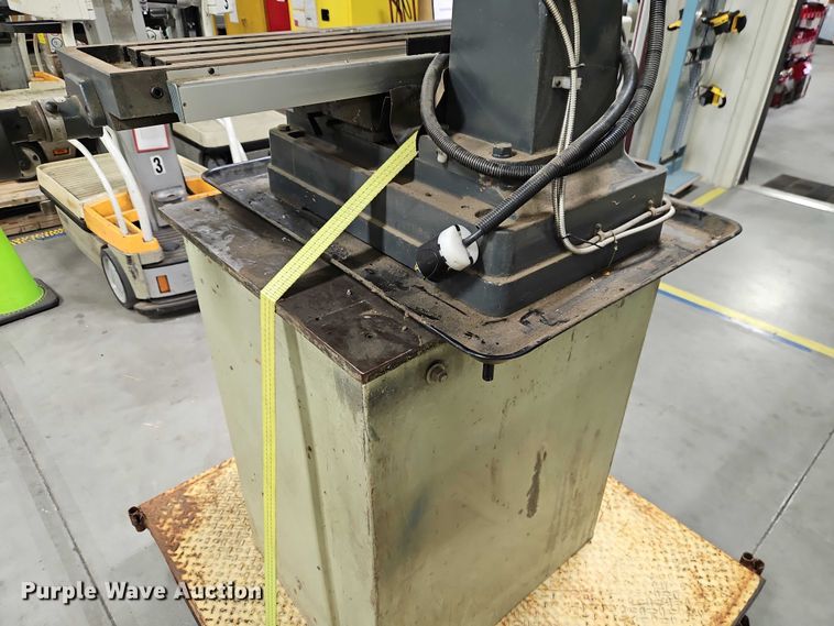 image for item EB8434 Dayton 2LKR1 milling machine