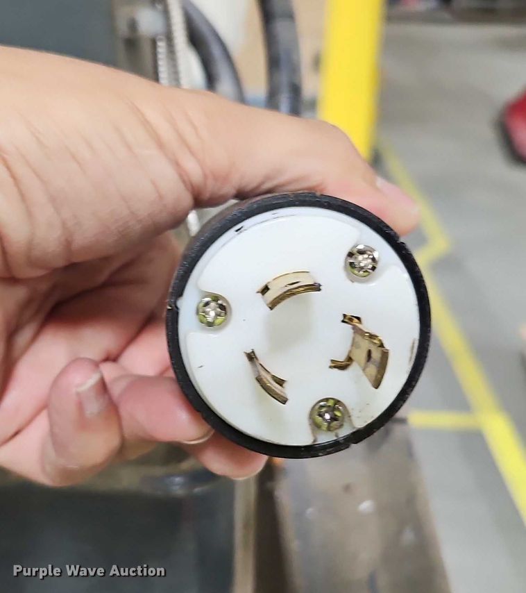 image for item EB8434 Dayton 2LKR1 milling machine