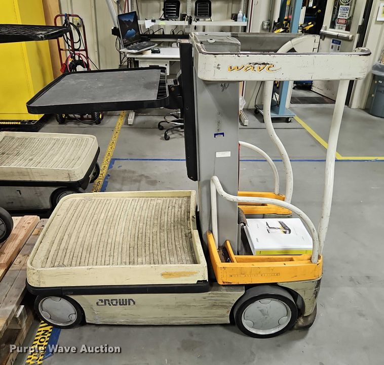 image for item EB8435 (3) Crown WAV50-118 vertical lifts