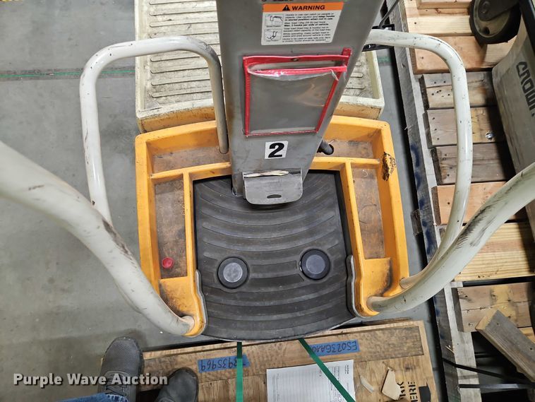 image for item EB8435 (3) Crown WAV50-118 vertical lifts