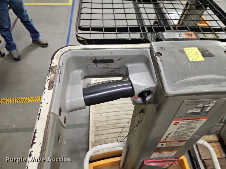 image for item EB8435 (3) Crown WAV50-118 vertical lifts