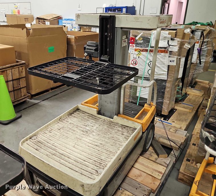 image for item EB8435 (3) Crown WAV50-118 vertical lifts