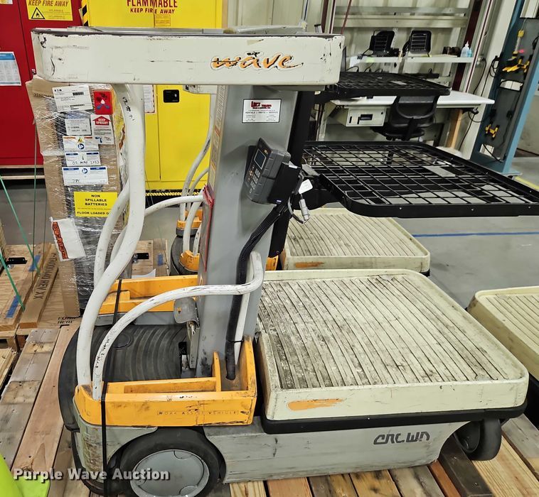 image for item EB8435 (3) Crown WAV50-118 vertical lifts