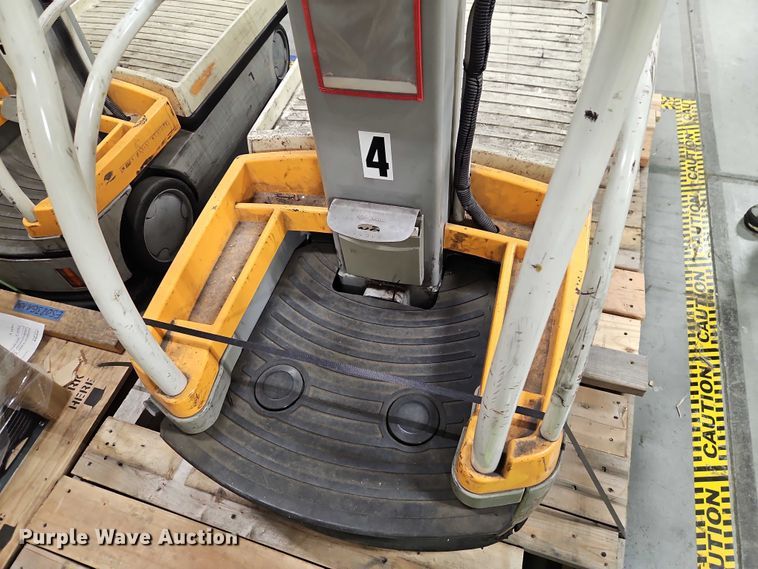 image for item EB8435 (3) Crown WAV50-118 vertical lifts