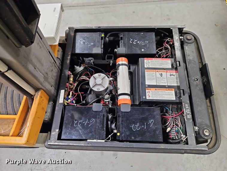 image for item EB8435 (3) Crown WAV50-118 vertical lifts