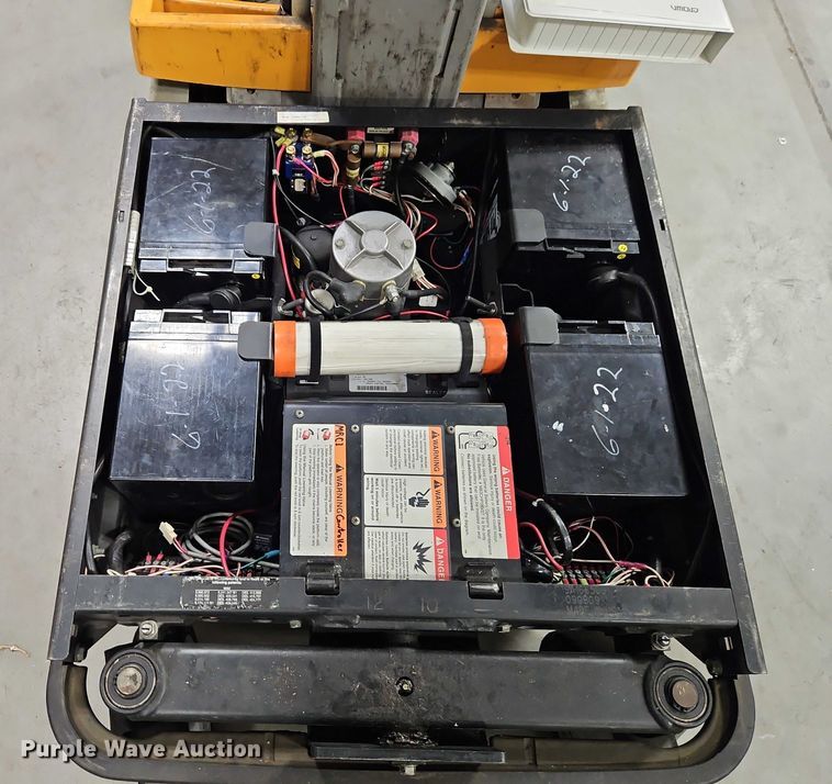 image for item EB8435 (3) Crown WAV50-118 vertical lifts