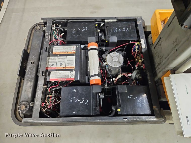 image for item EB8435 (3) Crown WAV50-118 vertical lifts