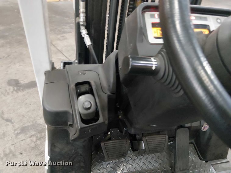 image for item EC1272 2016 UniCarriers CFS40 forklift
