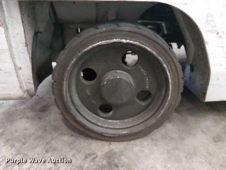 image for item EC1272 2016 UniCarriers CFS40 forklift