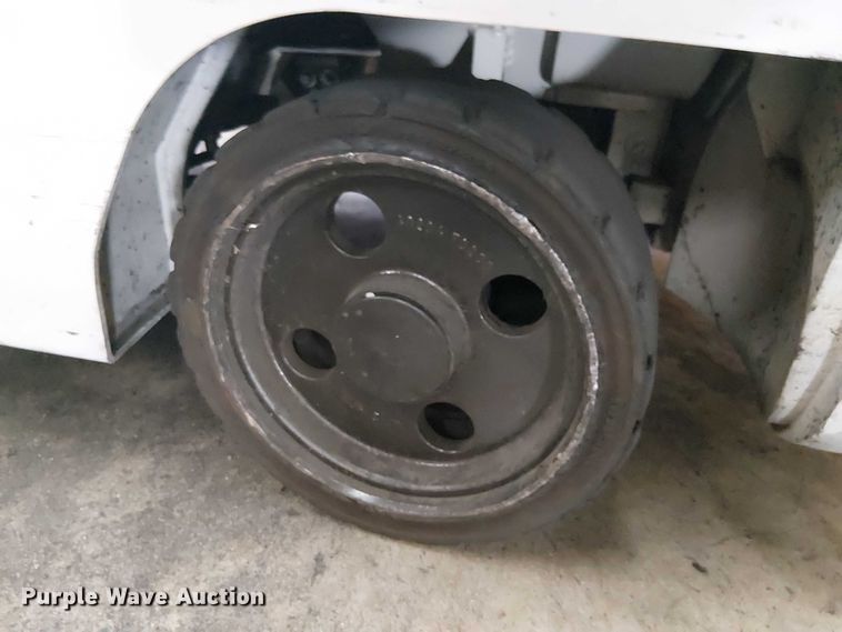 image for item EC1272 2016 UniCarriers CFS40 forklift