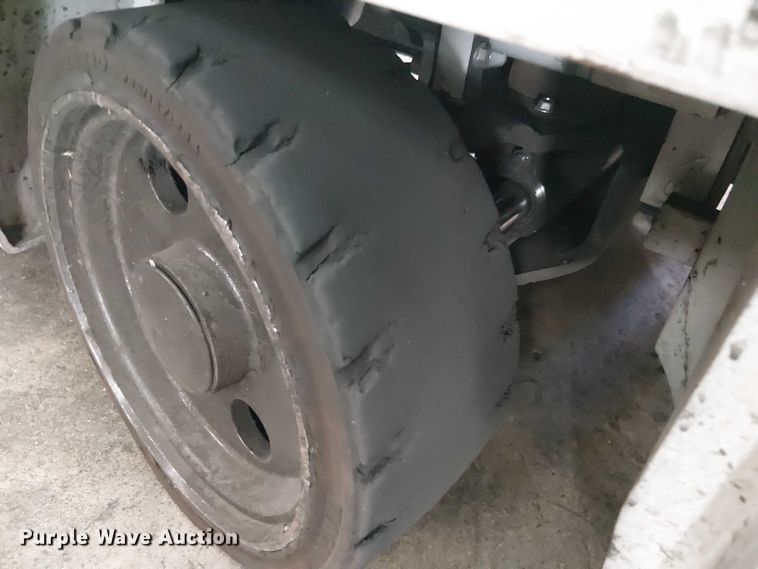 image for item EC1272 2016 UniCarriers CFS40 forklift