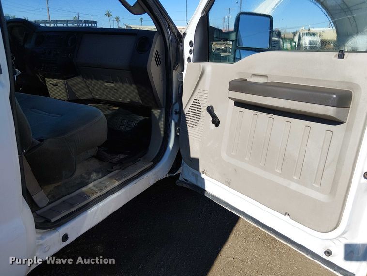 image for item EC1285 2008 Ford F250 Super Duty utility bed pickup truck