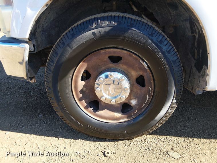 image for item EC1285 2008 Ford F250 Super Duty utility bed pickup truck