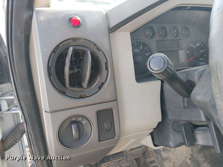 image for item EC1288 2008 Ford F250 Super Duty utility bed pickup truck