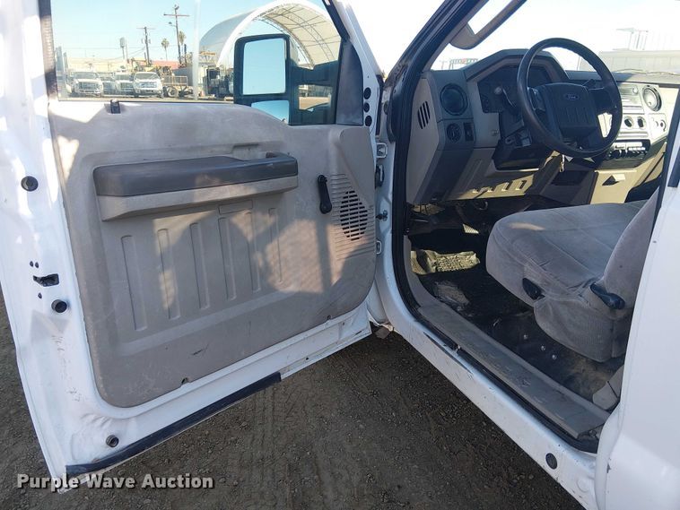 image for item EC1293 2008 Ford F250 Super Duty utility bed pickup truck