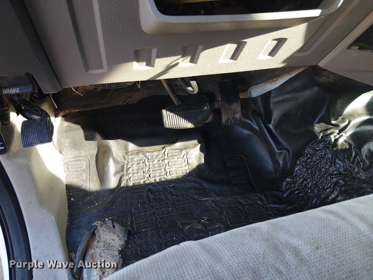 image for item EC1293 2008 Ford F250 Super Duty utility bed pickup truck