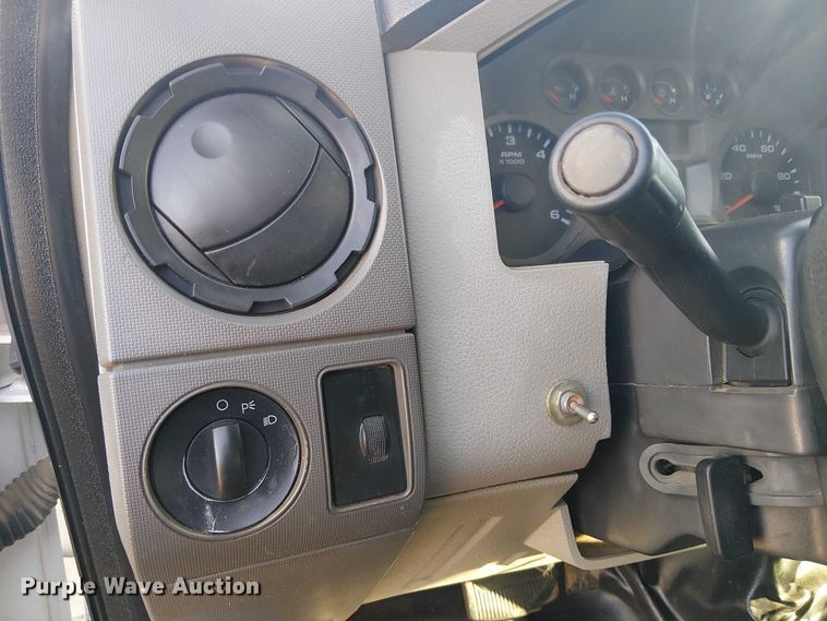 image for item EC1293 2008 Ford F250 Super Duty utility bed pickup truck