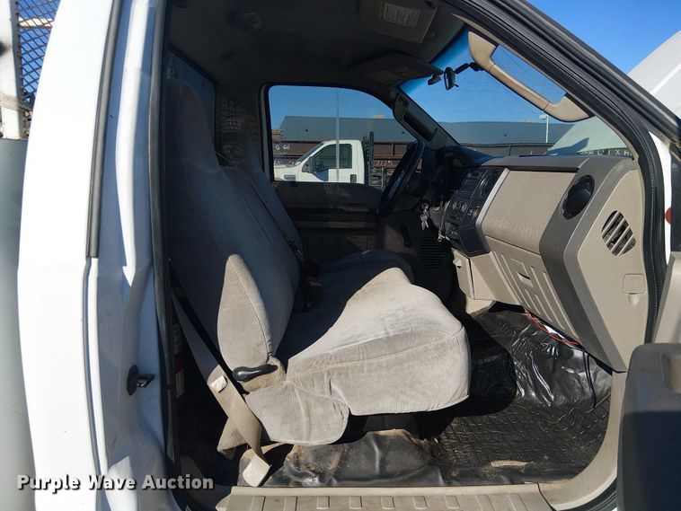 image for item EC1293 2008 Ford F250 Super Duty utility bed pickup truck