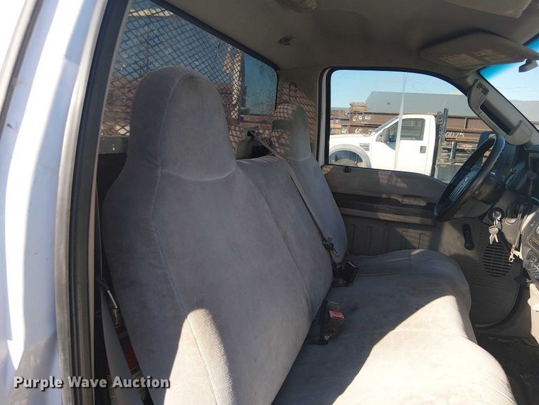 image for item EC1293 2008 Ford F250 Super Duty utility bed pickup truck