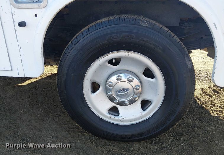 image for item EC1293 2008 Ford F250 Super Duty utility bed pickup truck