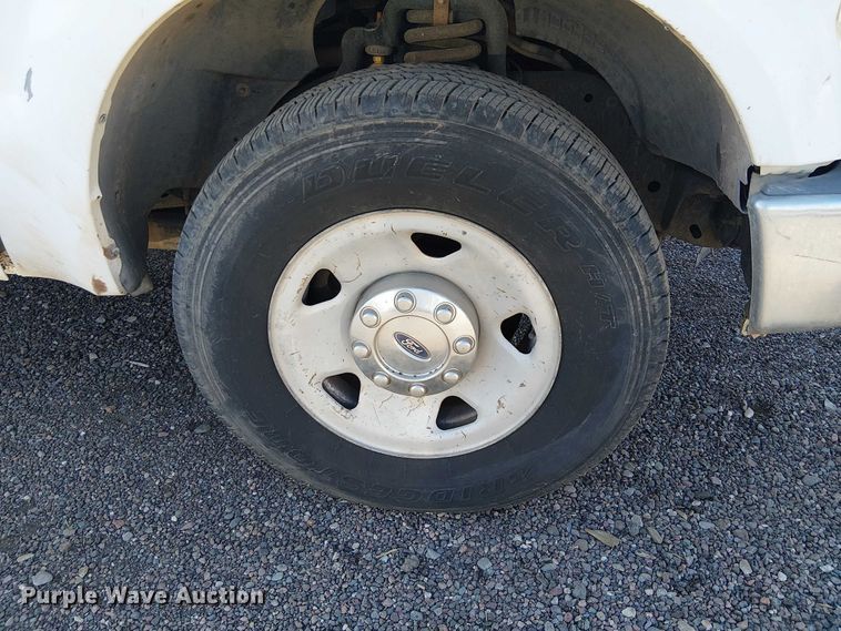 image for item EC1295 2008 Ford F250 Super Duty utility bed pickup truck