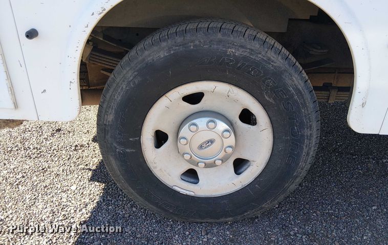 image for item EC1295 2008 Ford F250 Super Duty utility bed pickup truck