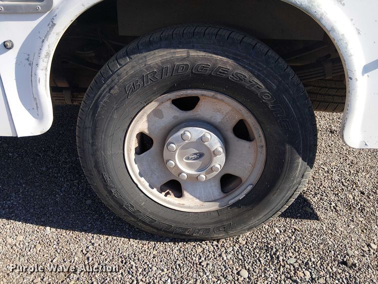 image for item EC1295 2008 Ford F250 Super Duty utility bed pickup truck