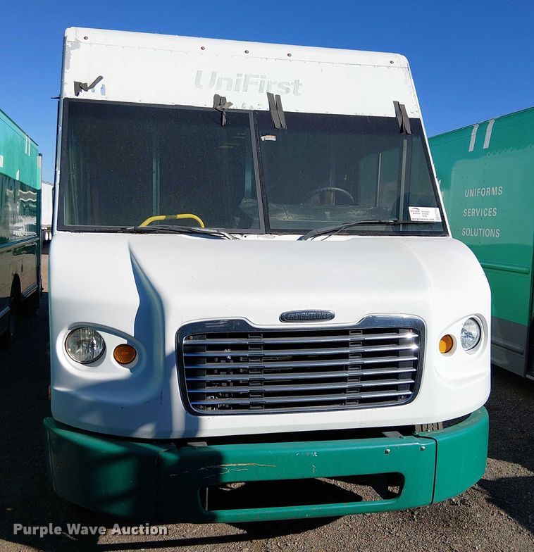image for item EC1310 2014 Freightliner MT45 delivery truck