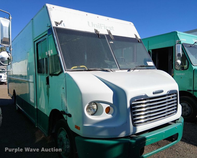 image for item EC1310 2014 Freightliner MT45 delivery truck