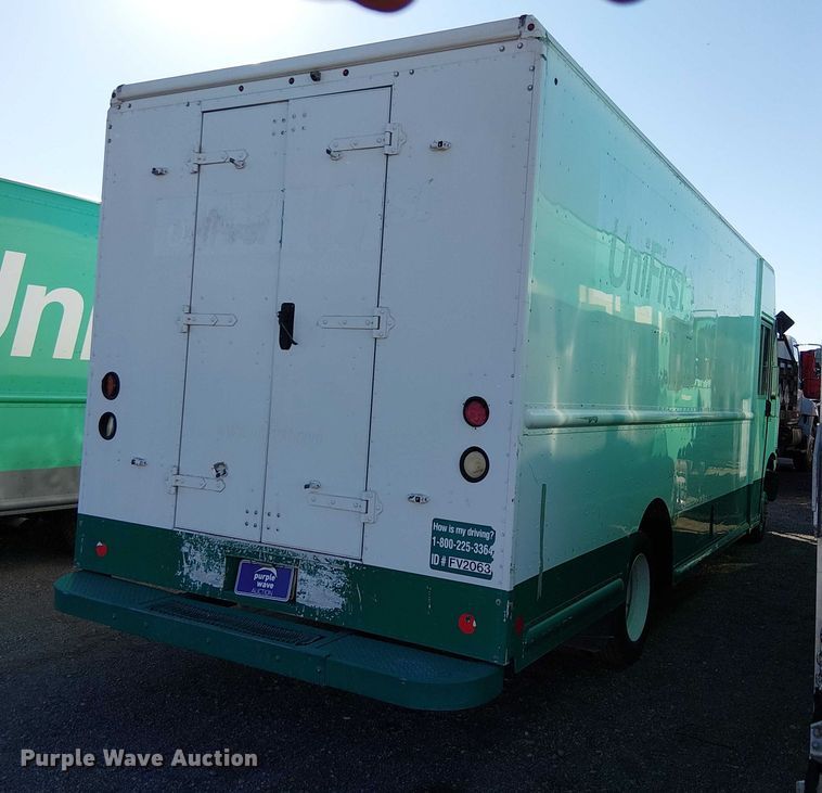 image for item EC1310 2014 Freightliner MT45 delivery truck