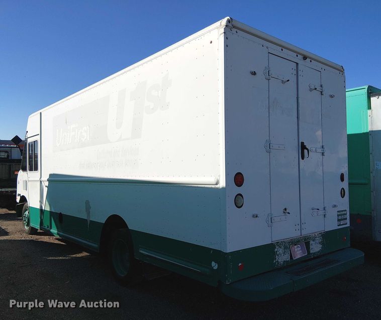 image for item EC1310 2014 Freightliner MT45 delivery truck