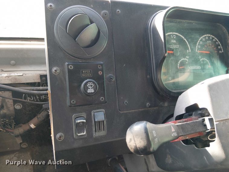 image for item EC1310 2014 Freightliner MT45 delivery truck