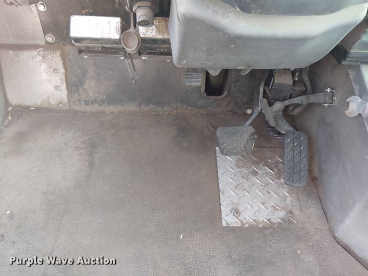 image for item EC1310 2014 Freightliner MT45 delivery truck