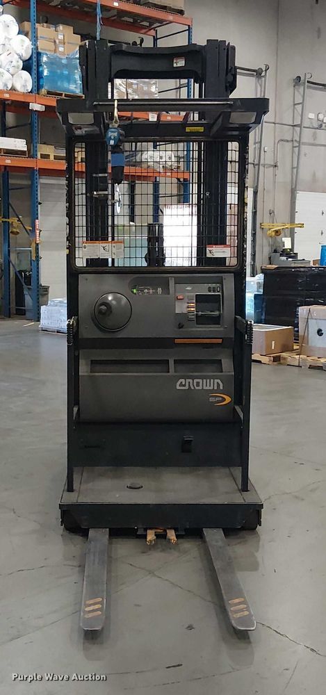 image for item EC1316 2016 Crown SP3520-30 order picker