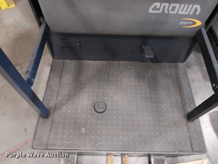 image for item EC1316 2016 Crown SP3520-30 order picker
