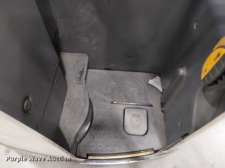 image for item EC1337 2017 Crown RC5545-40 forklift