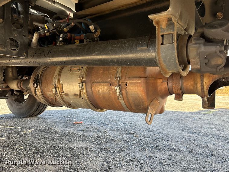 image for item EC3893 2019 International MV607 box truck