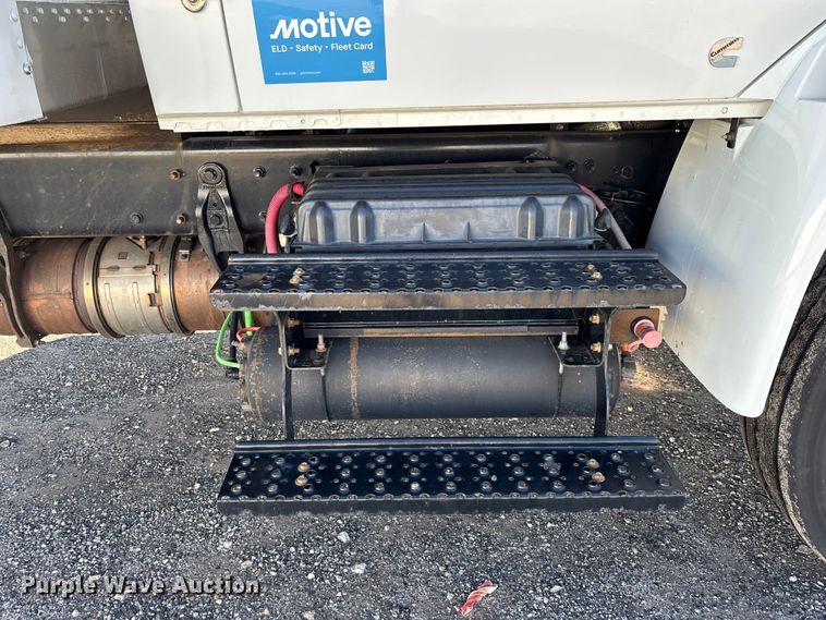 image for item EC3893 2019 International MV607 box truck