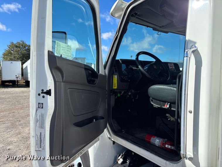 image for item EC3893 2019 International MV607 box truck