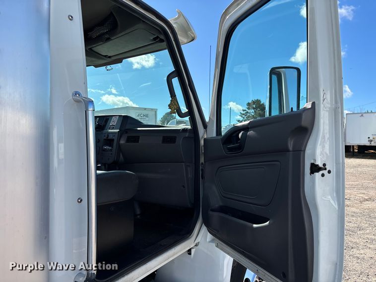 image for item EC3893 2019 International MV607 box truck