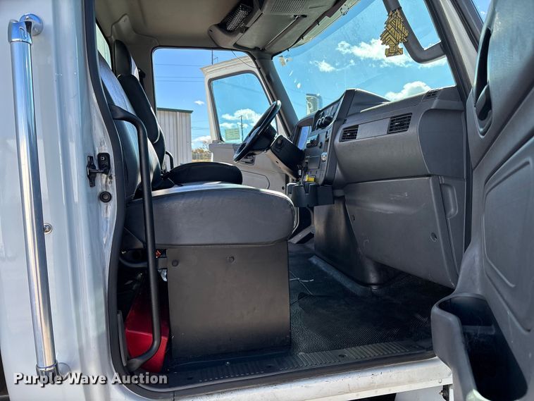 image for item EC3893 2019 International MV607 box truck