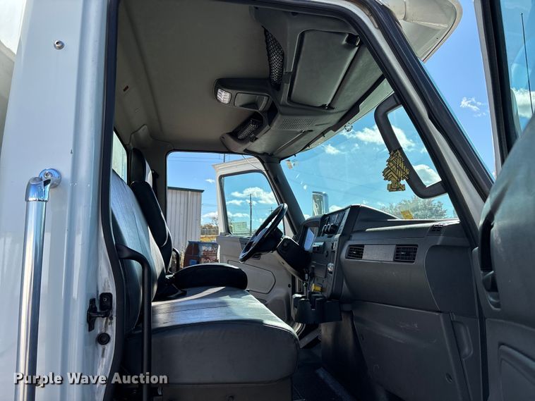image for item EC3893 2019 International MV607 box truck