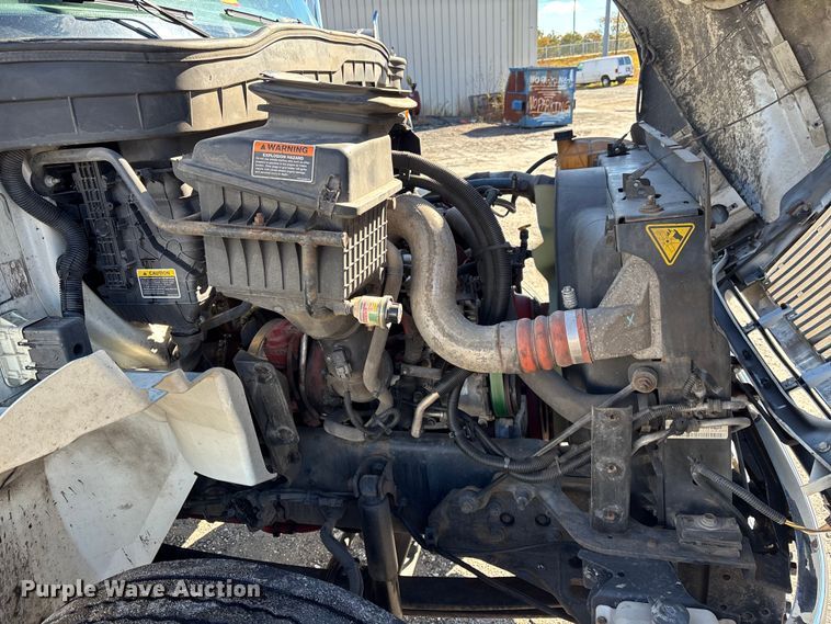 image for item EC3893 2019 International MV607 box truck